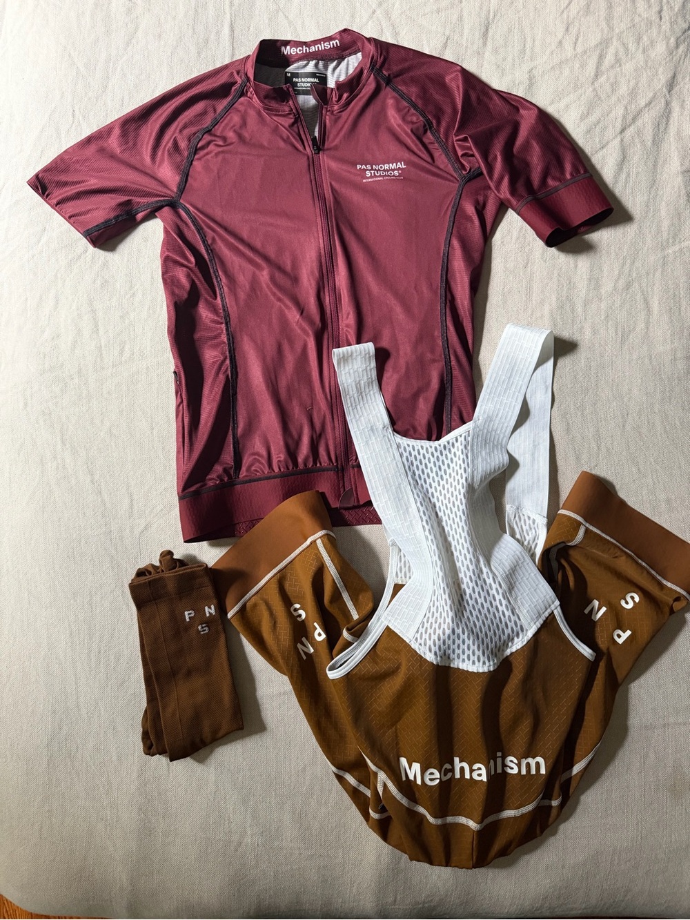 Pas Normal Studios Mechanism Bibs - M - Dusty Brown